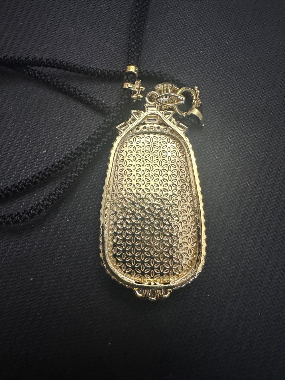 Elegant Green Jade Pendant Necklace with Gold Accents - Picture 3 of 7